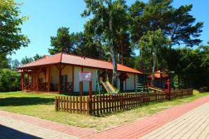 ośrodek wypoczynkowy bungalowy widok z boku